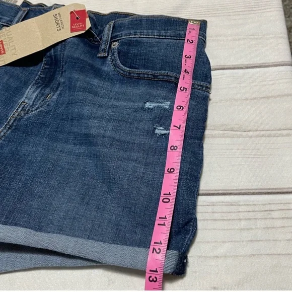 Levis Women's Mid Length Shorts size 31 - Picture 10 of 10